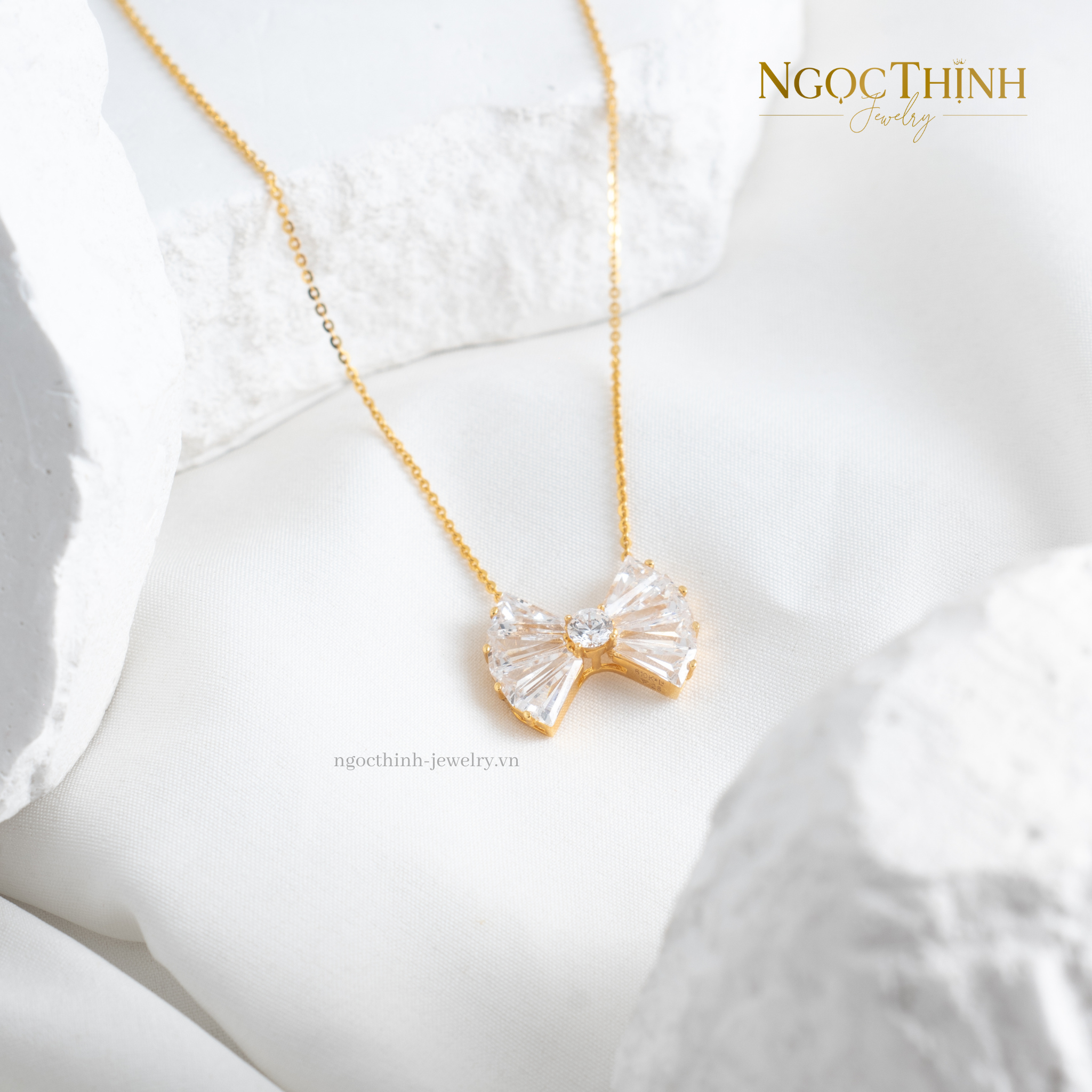 Dây chuyền liền mặt