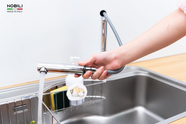 Vòi rửa bát dây rút NOBILI MANIA NB215T