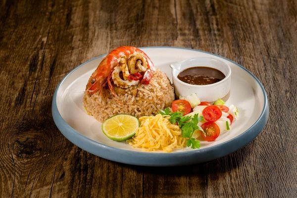  Cơm chiên mắm ruốc hải sản 