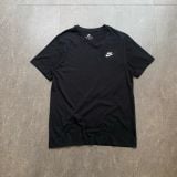  Áo thun nike club logo thêu ngực trái AR4997 