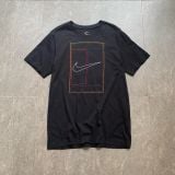  Áo thun Nike Tennis thêu 