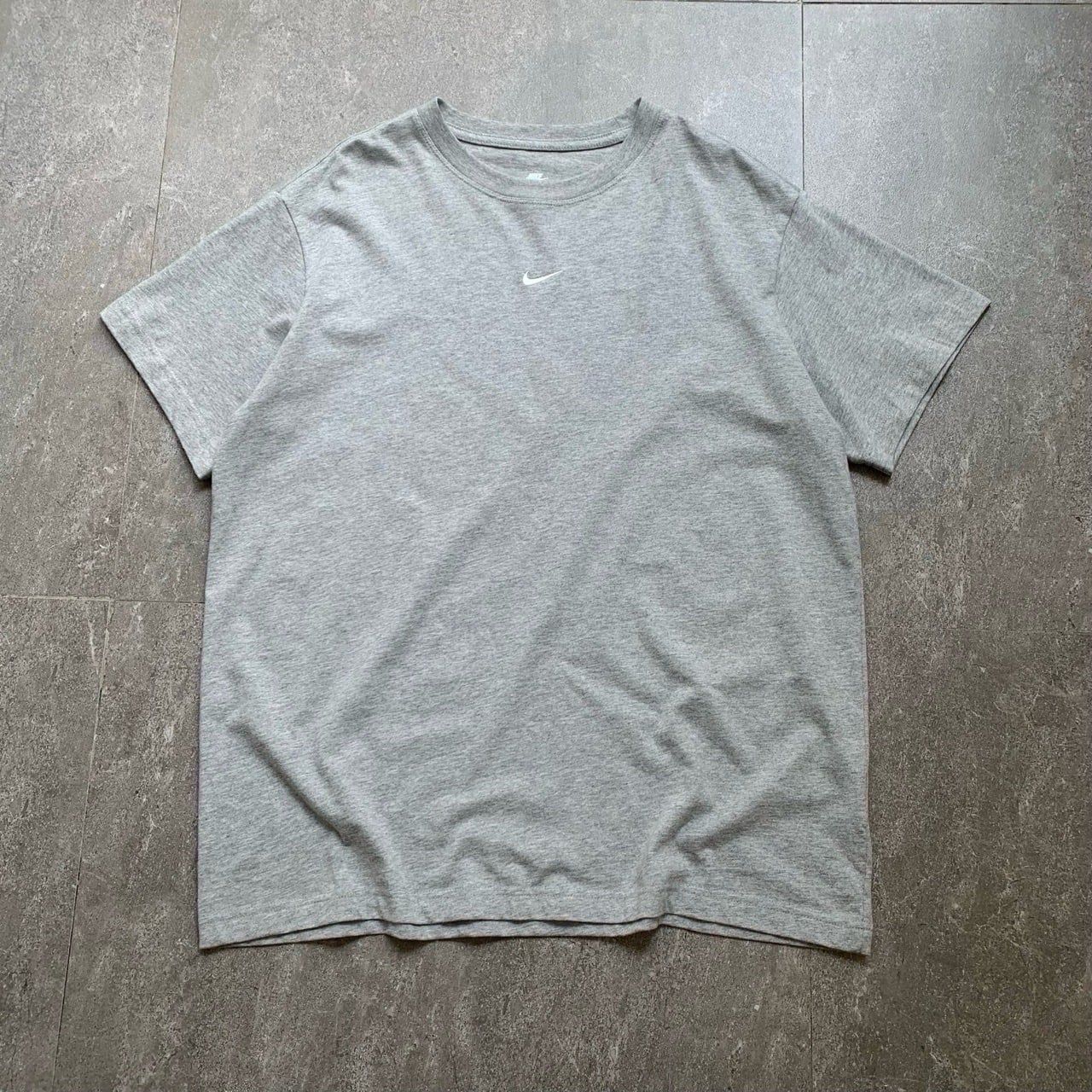  Áo thun Nike Swoosh xám 