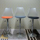 Ghế bar xoay chân mạ lưng nhựa trong xám nhám DPE05