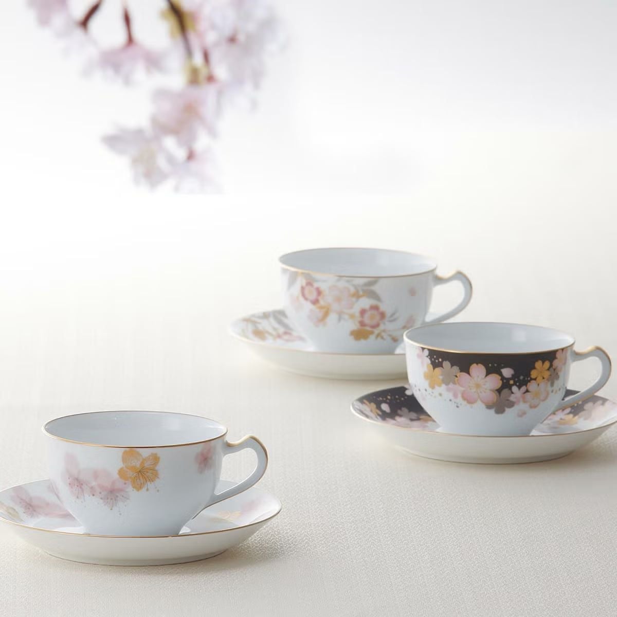  Chén trà (tách trà) "Hatsumiyo Sakura" dung tích 235 ml kèm đĩa lót sứ Nhật Bản | Sakura Series A682-3 - 1C 