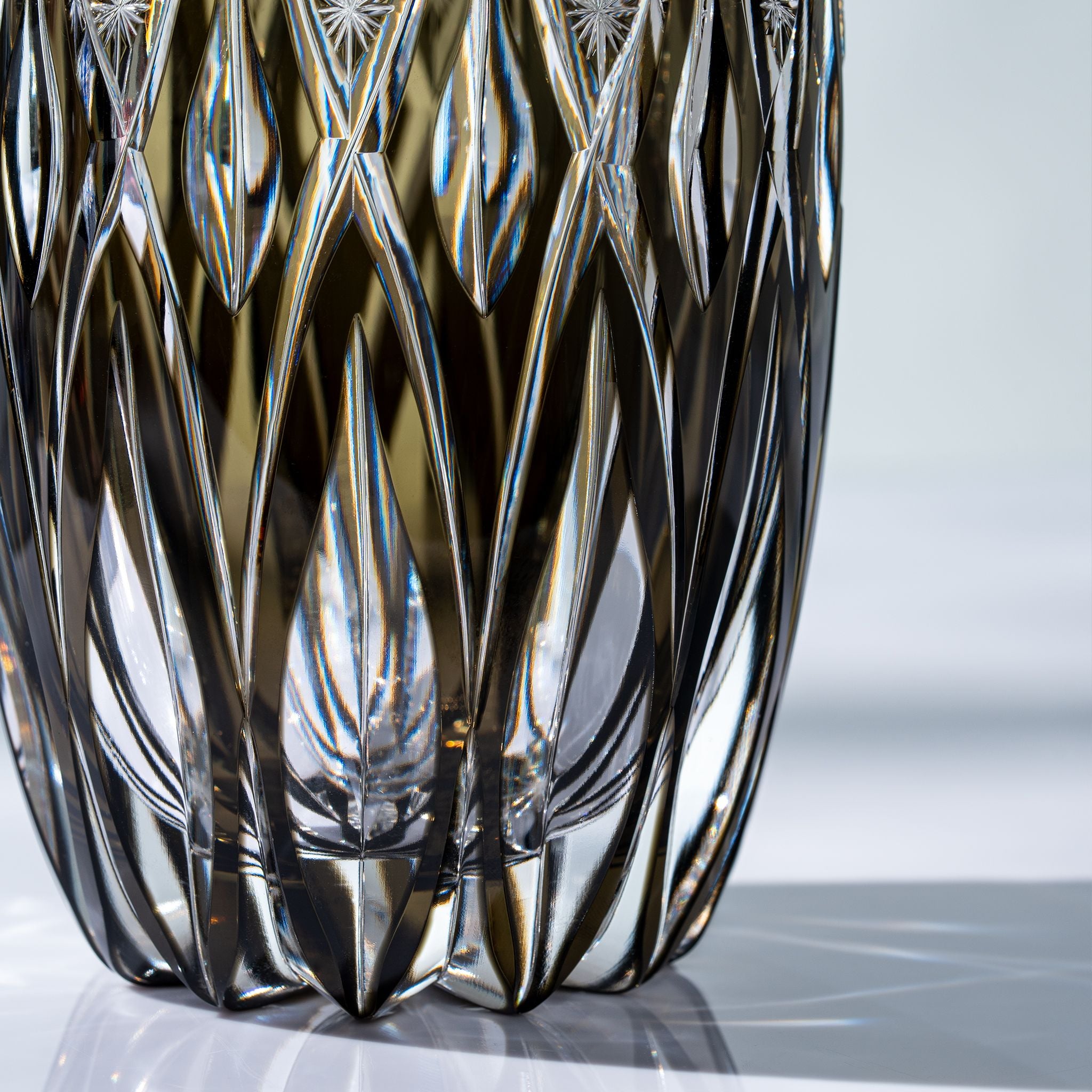  Bình hoa (lọ hoa) pha lê 'RuRu' 20,6cm màu xanh trà được chế tác bởi nghệ nhân Tatsuya Nemoto | Kagami Crystal F684 - 3037-BLK 