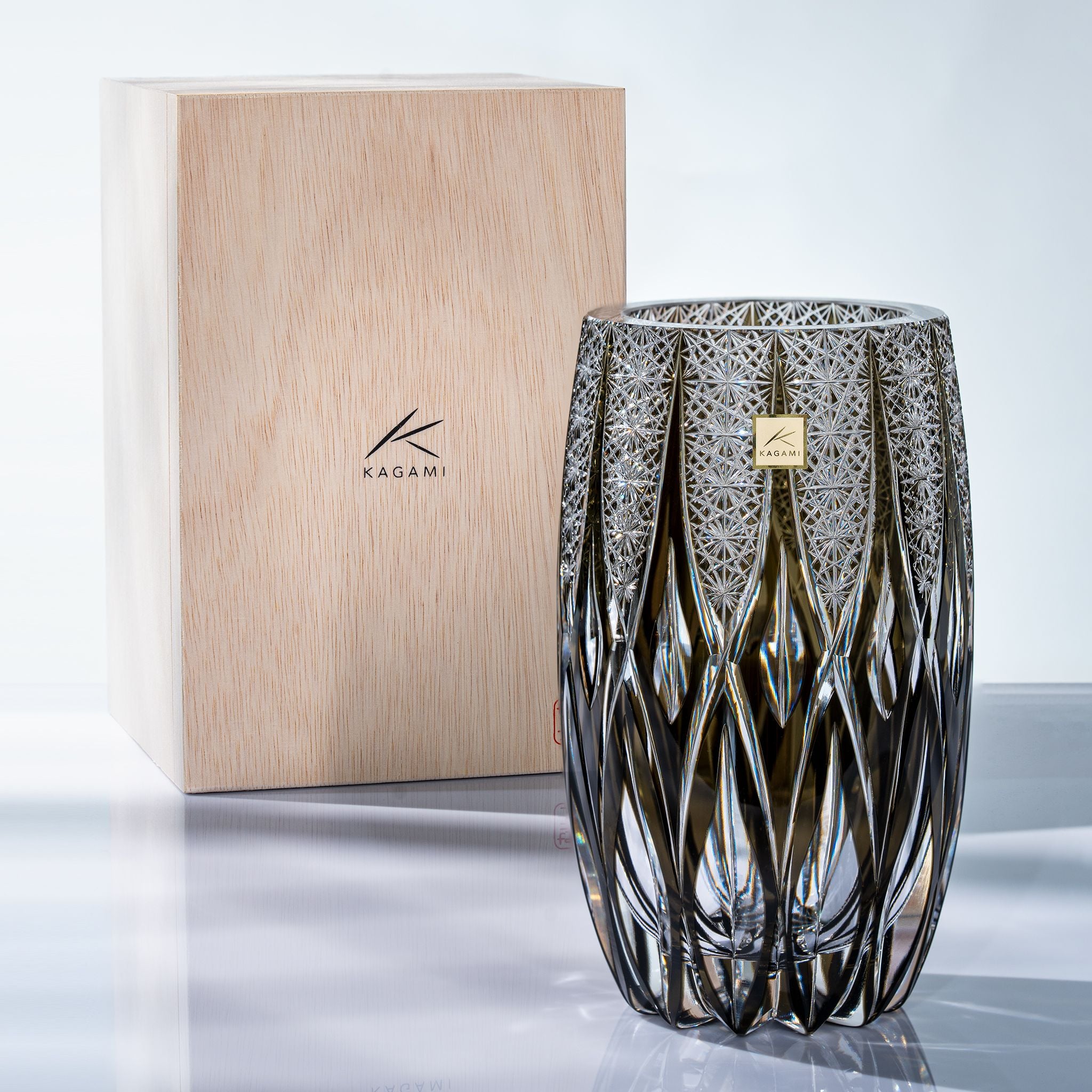  Bình hoa (lọ hoa) pha lê 'RuRu' 20,6cm màu xanh trà được chế tác bởi nghệ nhân Tatsuya Nemoto | Kagami Crystal F684 - 3037-BLK 