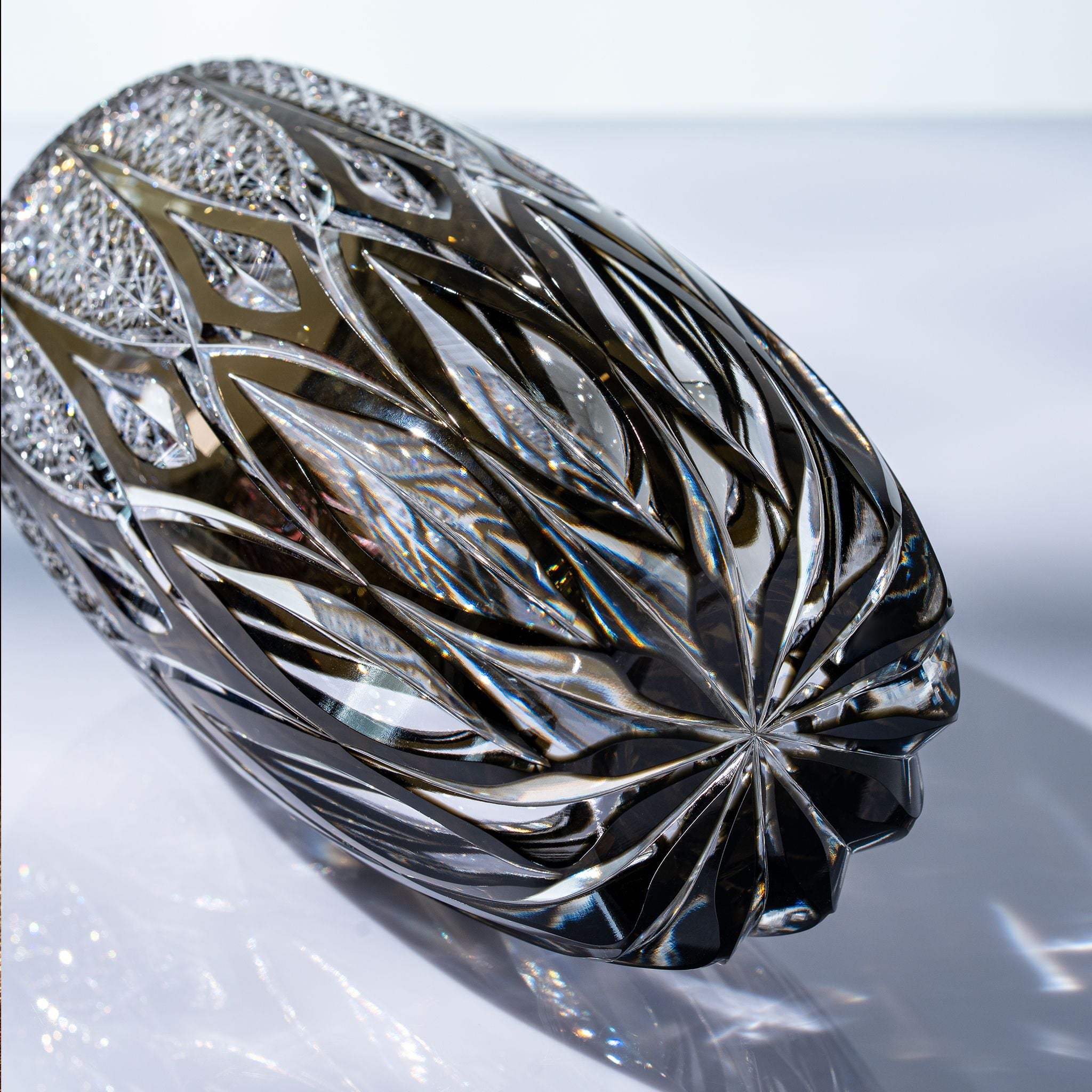  Bình hoa (lọ hoa) pha lê 'RuRu' 20,6cm màu xanh trà được chế tác bởi nghệ nhân Tatsuya Nemoto | Kagami Crystal F684 - 3037-BLK 