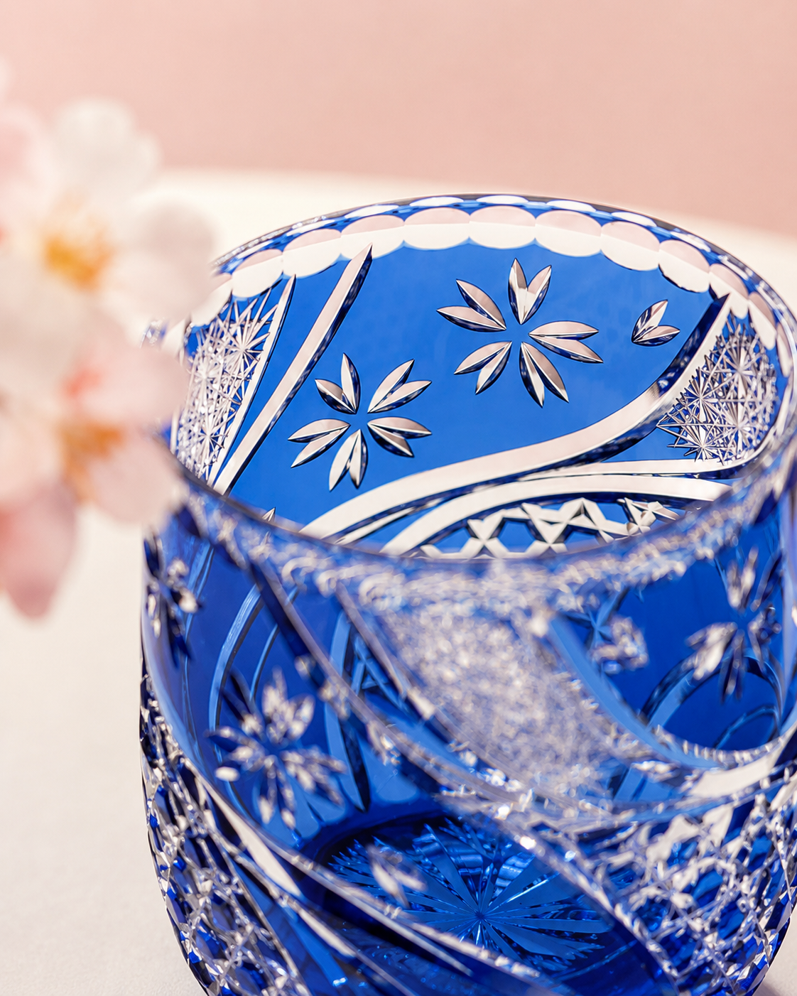  Ly pha lê rock glass họa tiết Edo Kiriko 'Sakura Nagare' 330ml màu xanh cobalt | Kagami T753 - 2996-CCB 