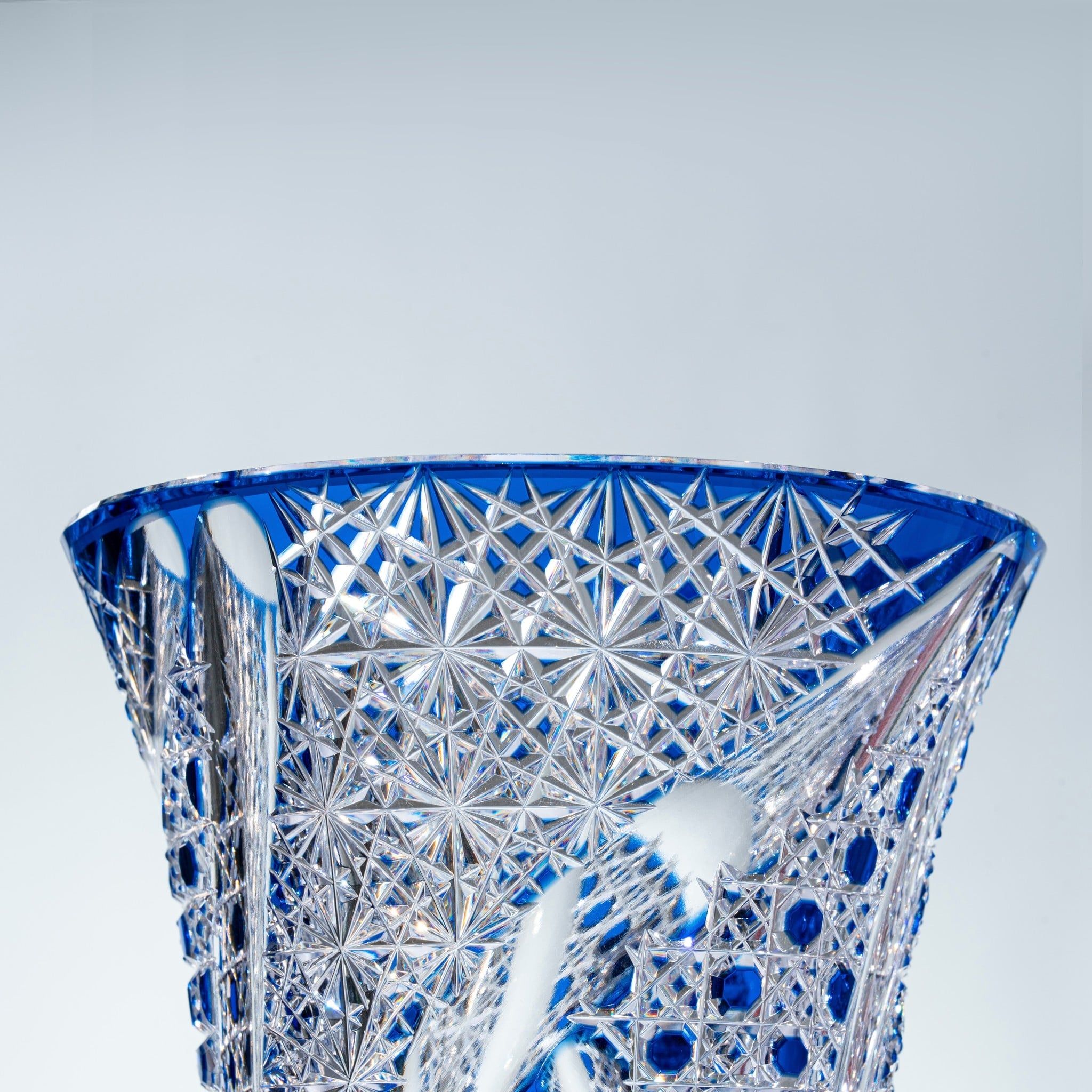  Bình hoa (lọ hoa) pha lê 'Sword Light' 20,6cm màu xanh cobalt được chế tác bởi nghệ nhân Junichi Nabetani | Kagami Crystal F452 - 2911-CCB 