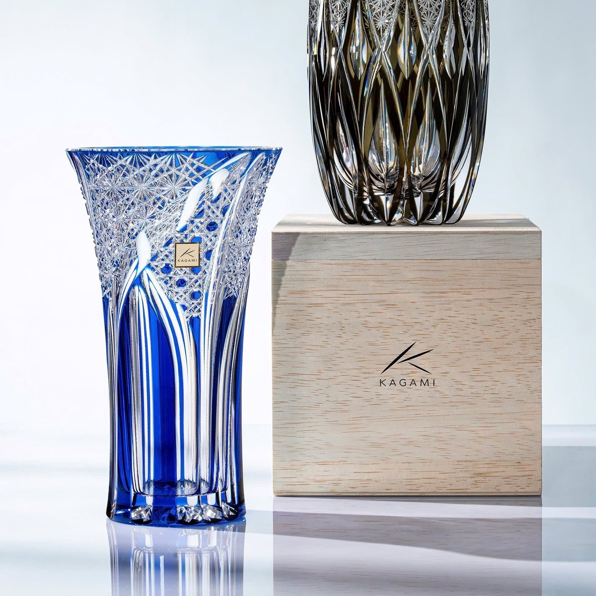 Bình hoa (lọ hoa) pha lê 'Sword Light' 20,6cm màu xanh cobalt được chế tác bởi nghệ nhân Junichi Nabetani | Kagami Crystal F452 - 2911-CCB 