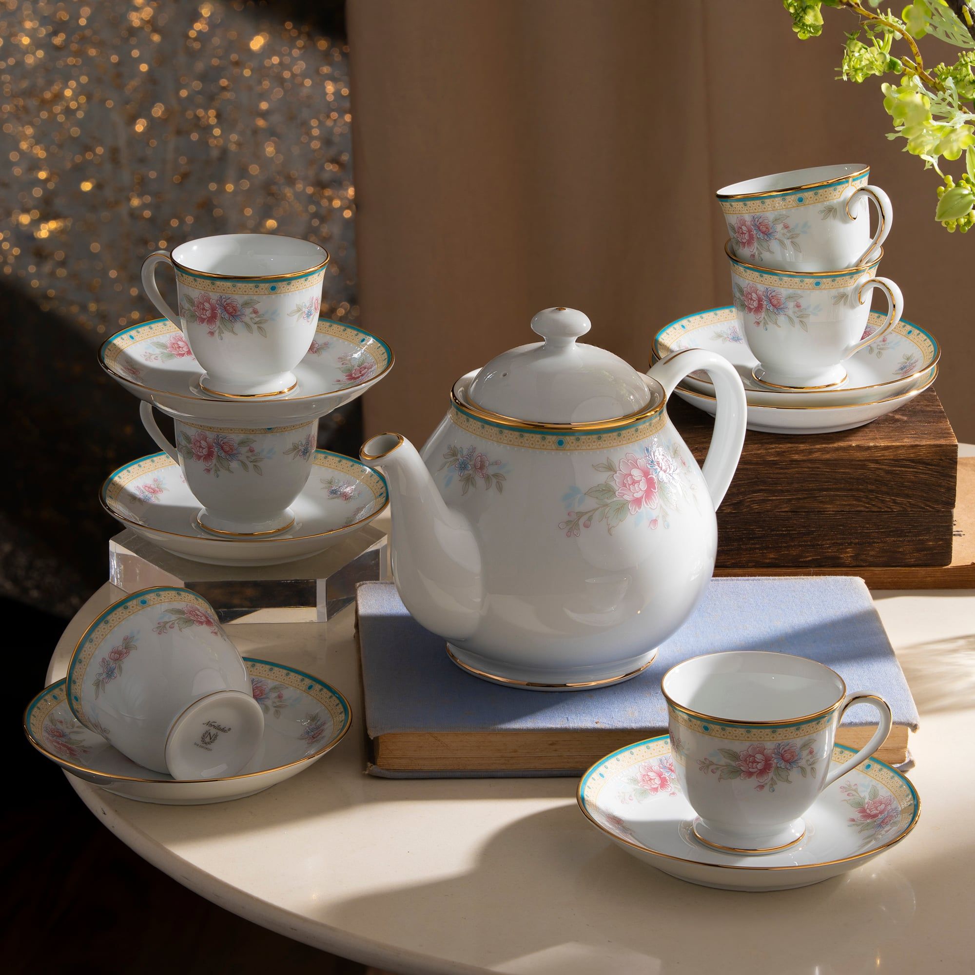  Ấm trà (bình trà) nhỏ dung tích 780ml sứ trắng | Flourishing Meadow M-677L - 91160 
