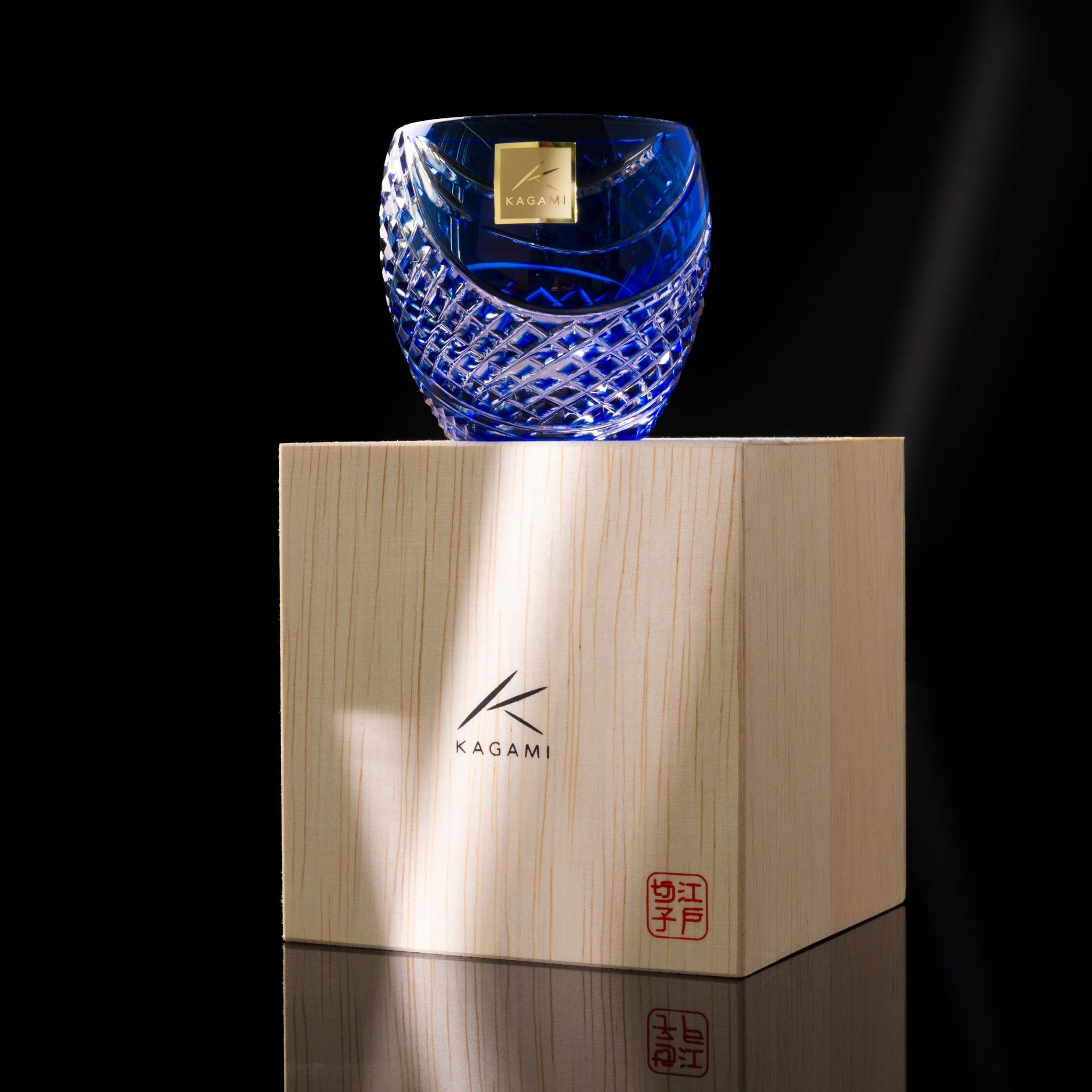  Ly pha lê sake Edo Kiriko “Fish scales strip" 80ml màu xanh cobalt | Kagami Crystal T535 - 2044-CCB 