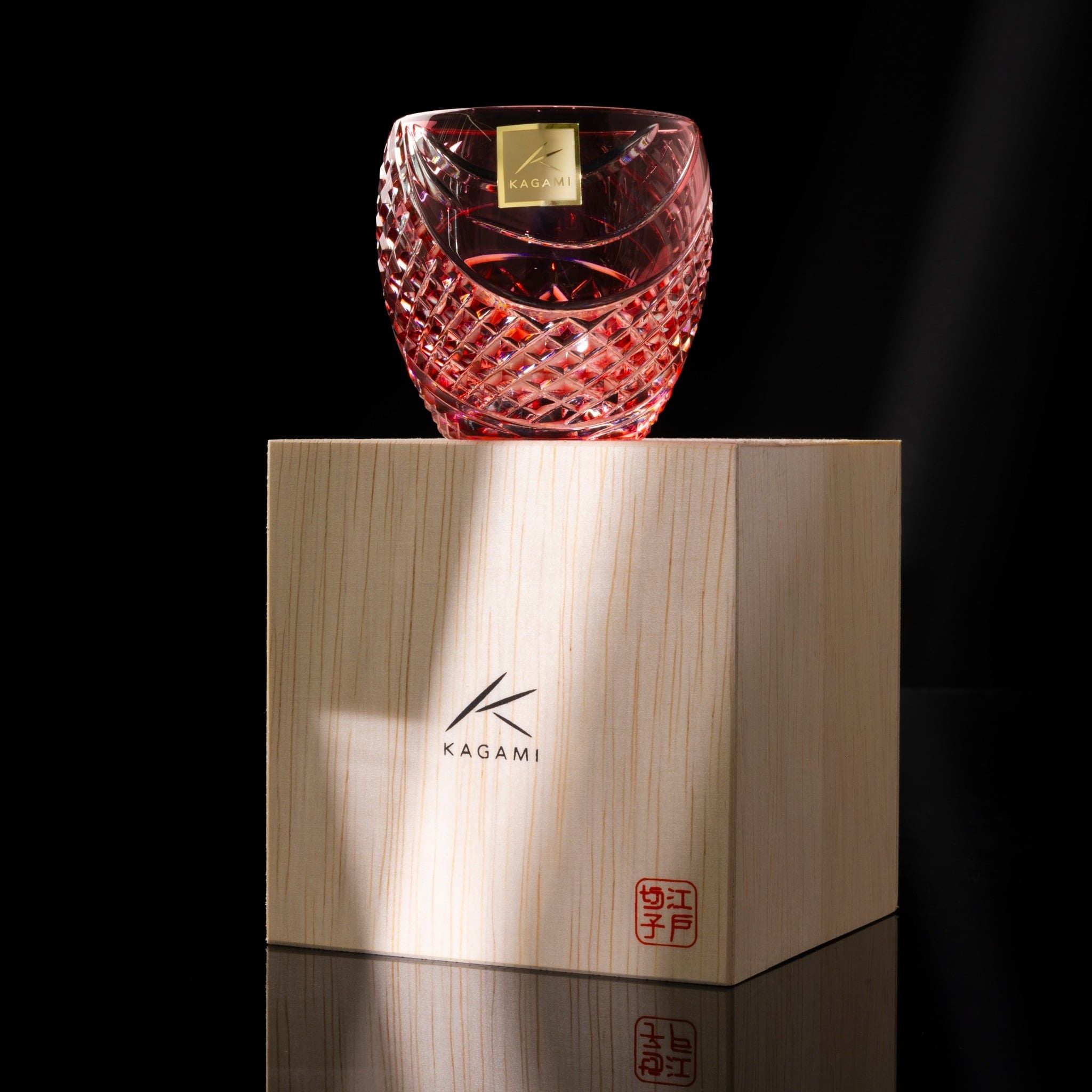  Ly pha lê sake Edo Kiriko “Fish scales strip" 80ml màu đỏ | Kagami Crystal T535 - 2044-CAU 