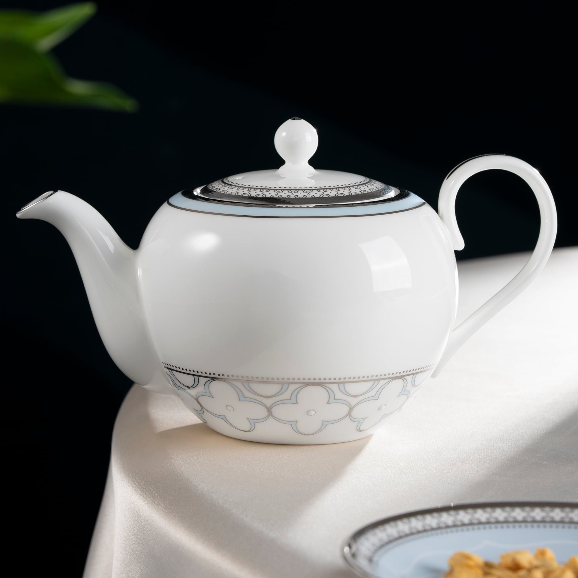  Bộ ấm chén uống trà nhỏ (ấm 650ml, chén 90ml) 13 món sứ xương | Trefolio Platinum 4957L - T014S 