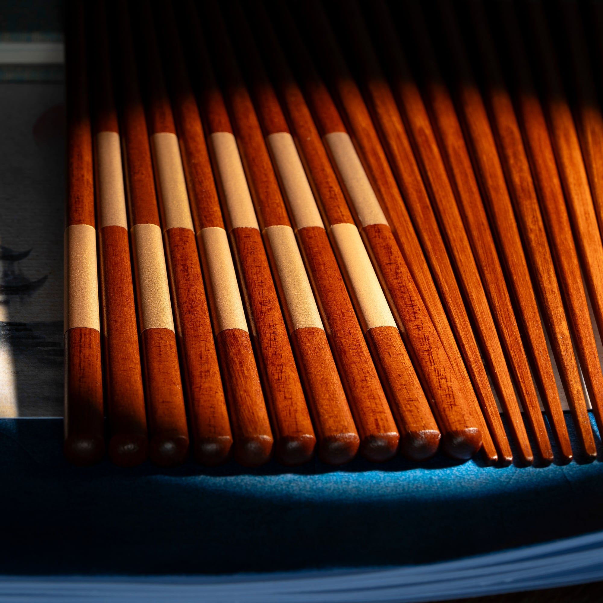  Đũa gỗ Nhật Caro vàng (01 đôi) sơn mài màu nâu | Hyozaemon Chopstick 1115 - K-359 