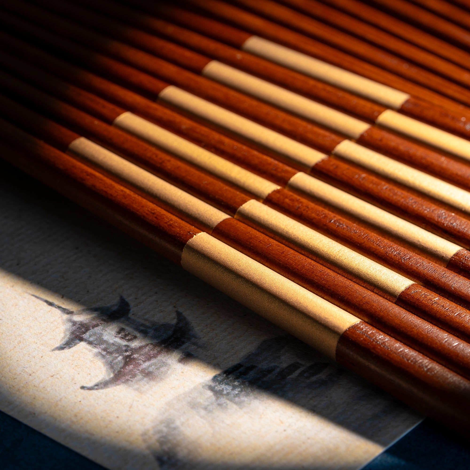  Đũa gỗ Nhật Caro vàng (01 đôi) sơn mài màu nâu | Hyozaemon Chopstick 1115 - K-359 