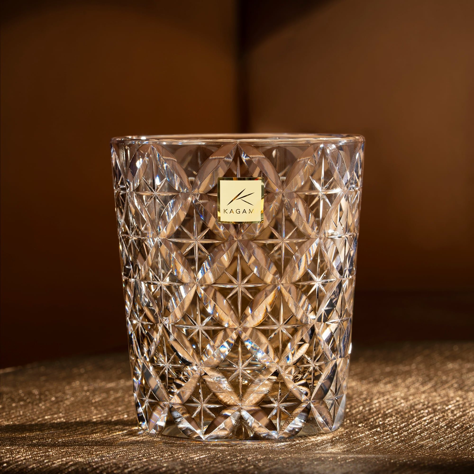 Ly pha lê rock glass họa tiết Edo Kiriko 'Shihou' 250ml màu trà được chế tác bởi nghệ nhân Satoshi Nabeya | Kagami Crystal T748 - 2834-BLK 