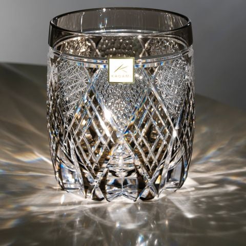  Ly pha lê rock glass họa tiết Edo Kiriko 'Shigebishi' 330ml màu trà được chế tác bởi nghệ nhân Junichi Nabetani | Kagami T794 - 3011-BLK 