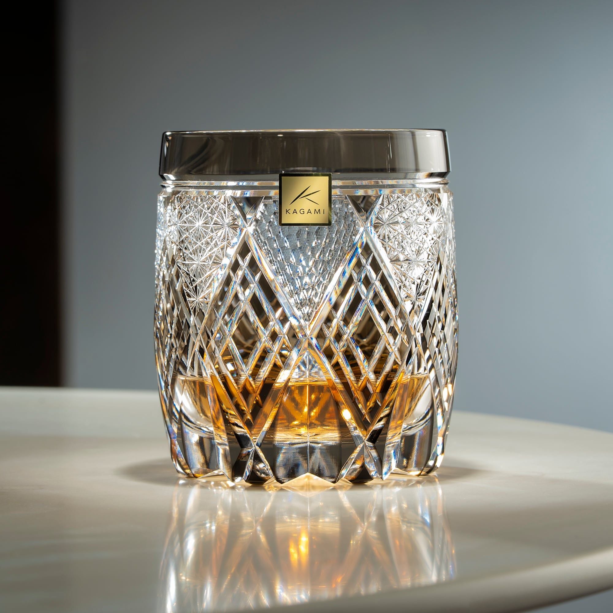  Ly pha lê rock glass họa tiết Edo Kiriko 'Shigebishi' 330ml màu trà được chế tác bởi nghệ nhân Junichi Nabetani | Kagami T794 - 3011-BLK 