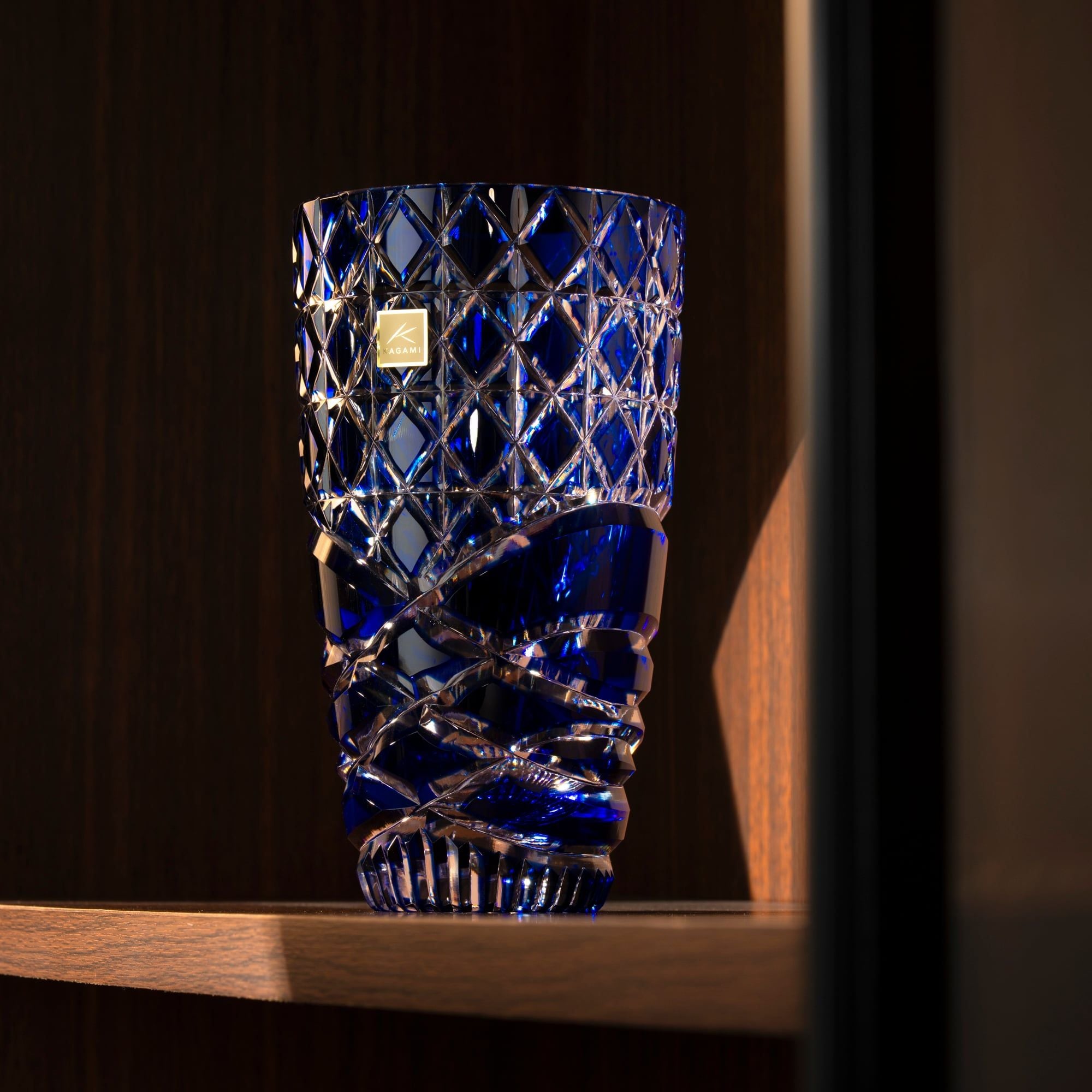  Bình hoa (lọ hoa) pha lê Edo Kiriko 'Sea Roar' 18,1cm màu xanh cobalt | Kagami Crystal F715 - 3024-CCB 