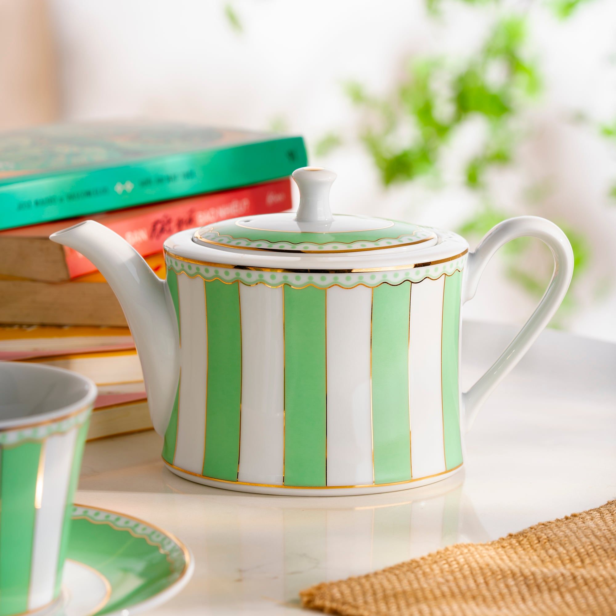  Bộ ấm chén uống trà (ấm 630ml, chén 250ml) 13 món sứ trắng (xanh lá pastel) | CRNIVL Apple Green M-252L - T014M 