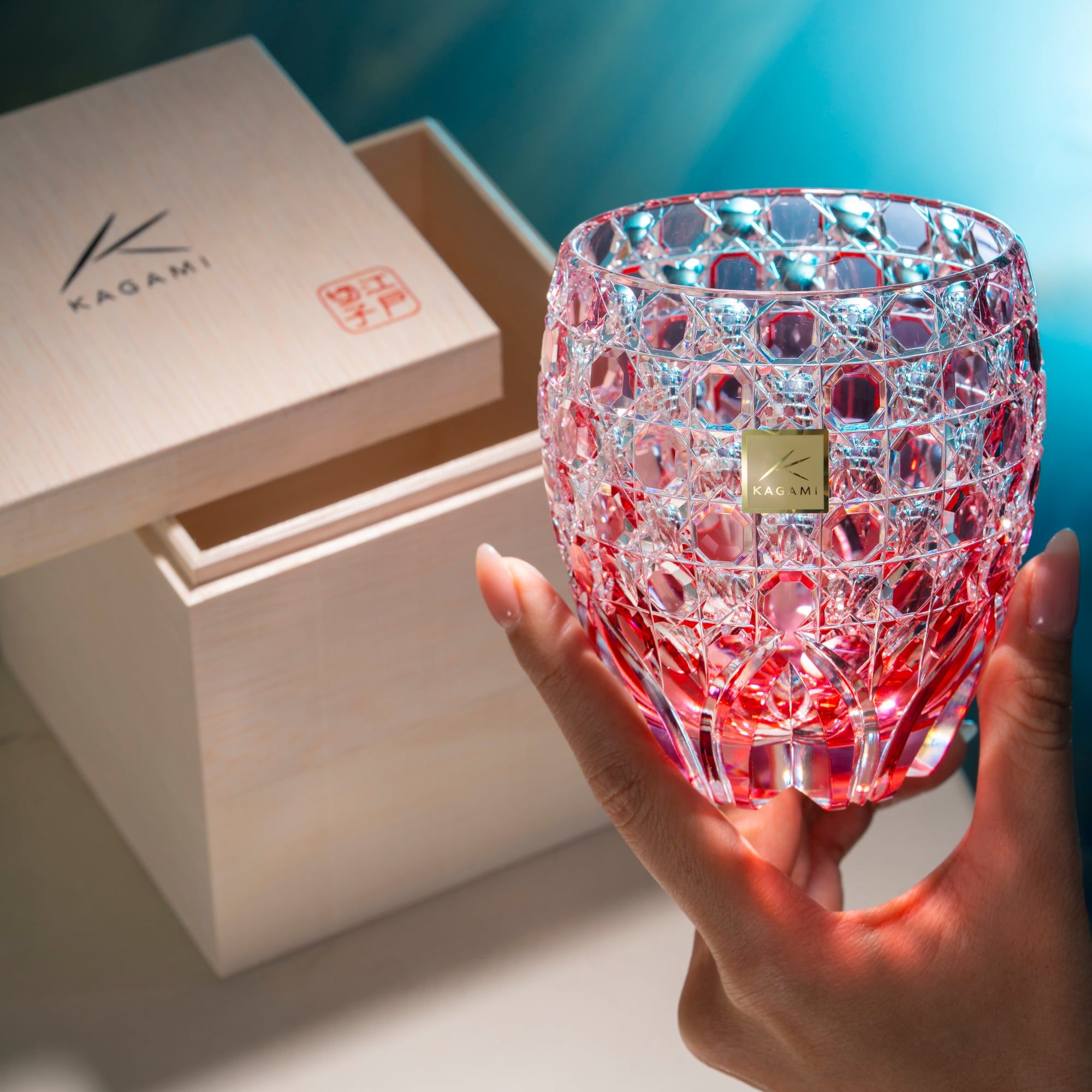  Ly pha lê rock glass họa tiết Edo Kiriko 'Saika' 300ml màu đỏ được chế tác bởi nghệ nhân Junichi Nabeya | Kagami T792 - 3012-CAU 