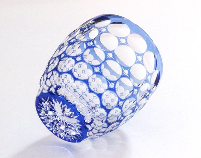  Ly pha lê rock glass Edo Kiriko "Hydrangea" 240ml màu xanh cobalt được chế tác bởi nghệ nhân Satoshi Nabeya | Kagami Crystal T727 - 2684-CCB 