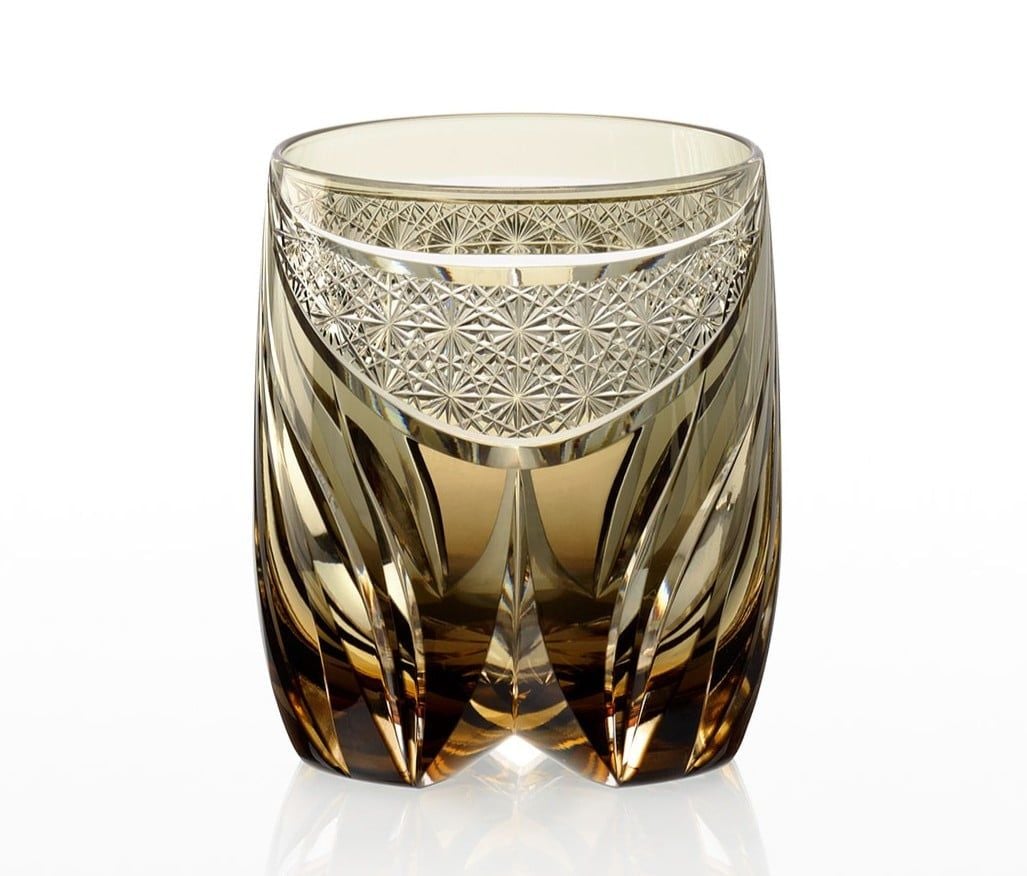  Ly pha lê rock glass họa tiết Edo Kiriko (Toranomai) 330ml màu trà được chế tác bởi nghệ nhân Tatsuya Nemoto | Kagami T754 - 3004-WUK 