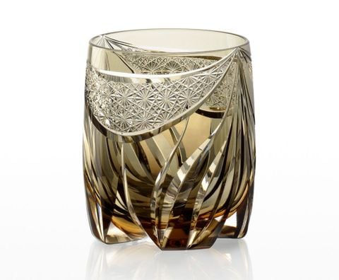  Ly pha lê rock glass họa tiết Edo Kiriko (Toranomai) 330ml màu trà được chế tác bởi nghệ nhân Tatsuya Nemoto | Kagami T754 - 3004-WUK 