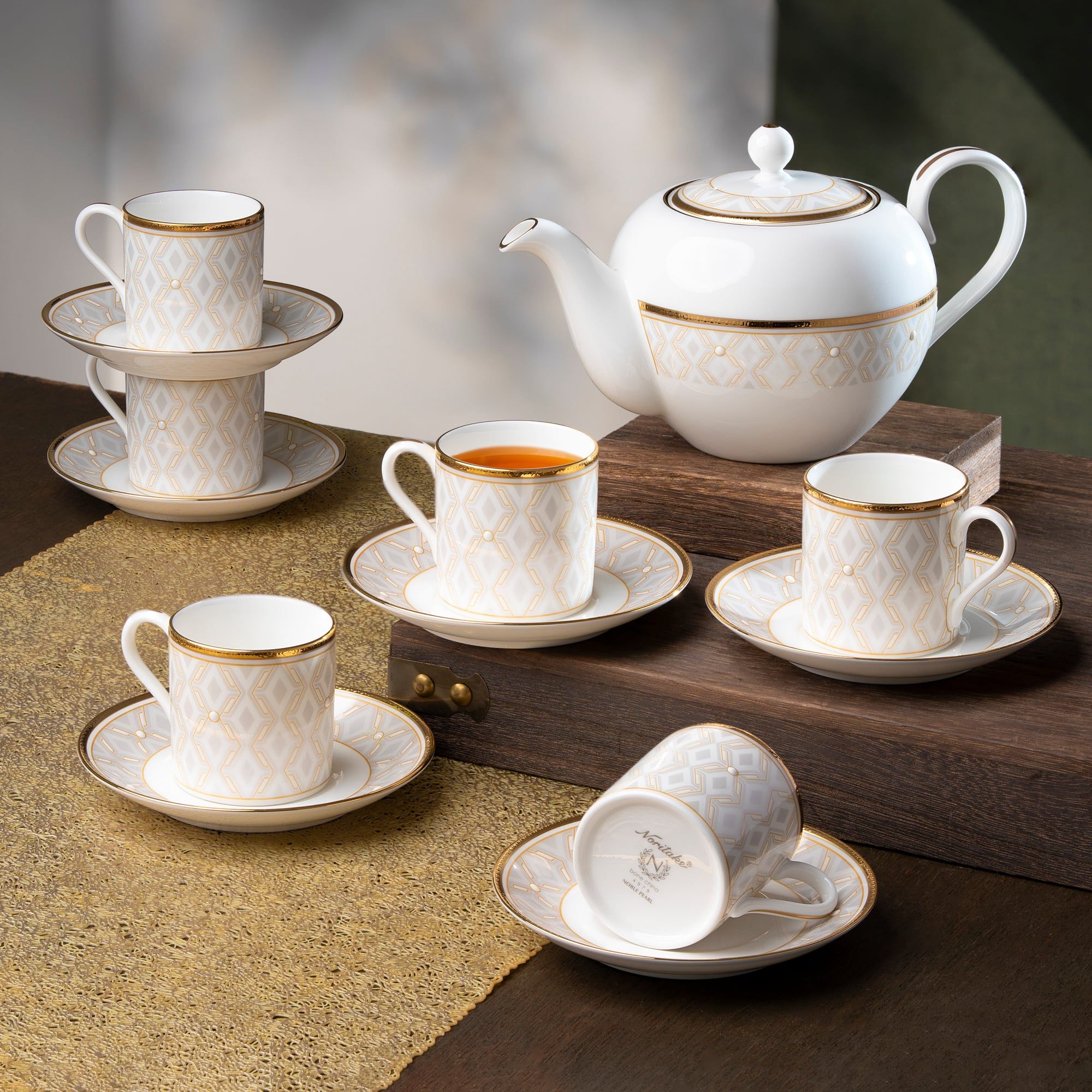  Bộ ấm chén uống trà nhỏ (ấm 650ml, chén 90ml) 13 món sứ xương | Noble Pearl 4979L - T014S 