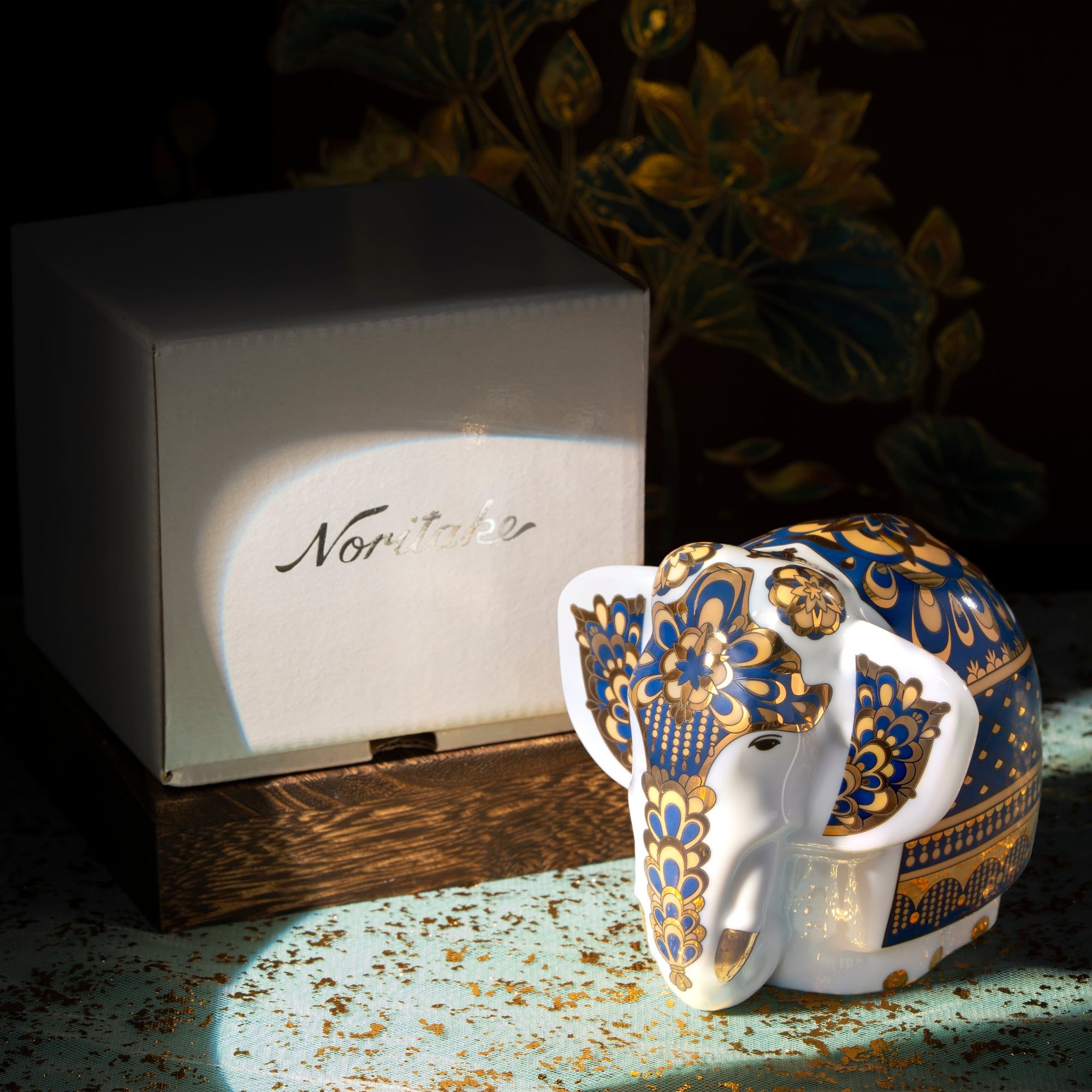  Tượng voi Như Ý sứ trắng cao cấp họa tiết xanh dương  | Tea Canister Elephant M-691L - T91379K 