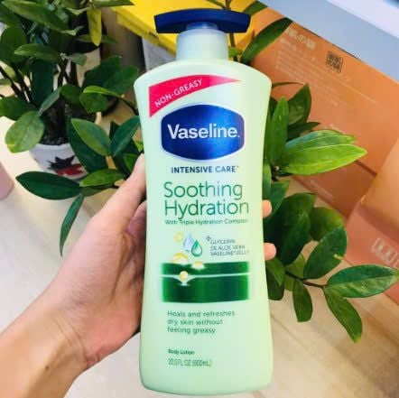 VASELINE_Dưỡng Thể Intensive Care Soothing Hydration Lotion Xanh 725Ml