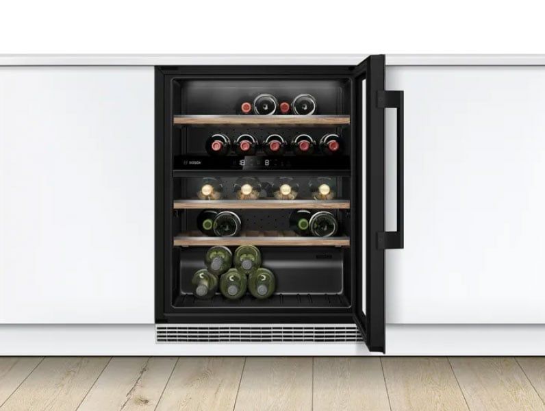 Tủ rượu vang Bosch KUW21AHG0 mặt trước