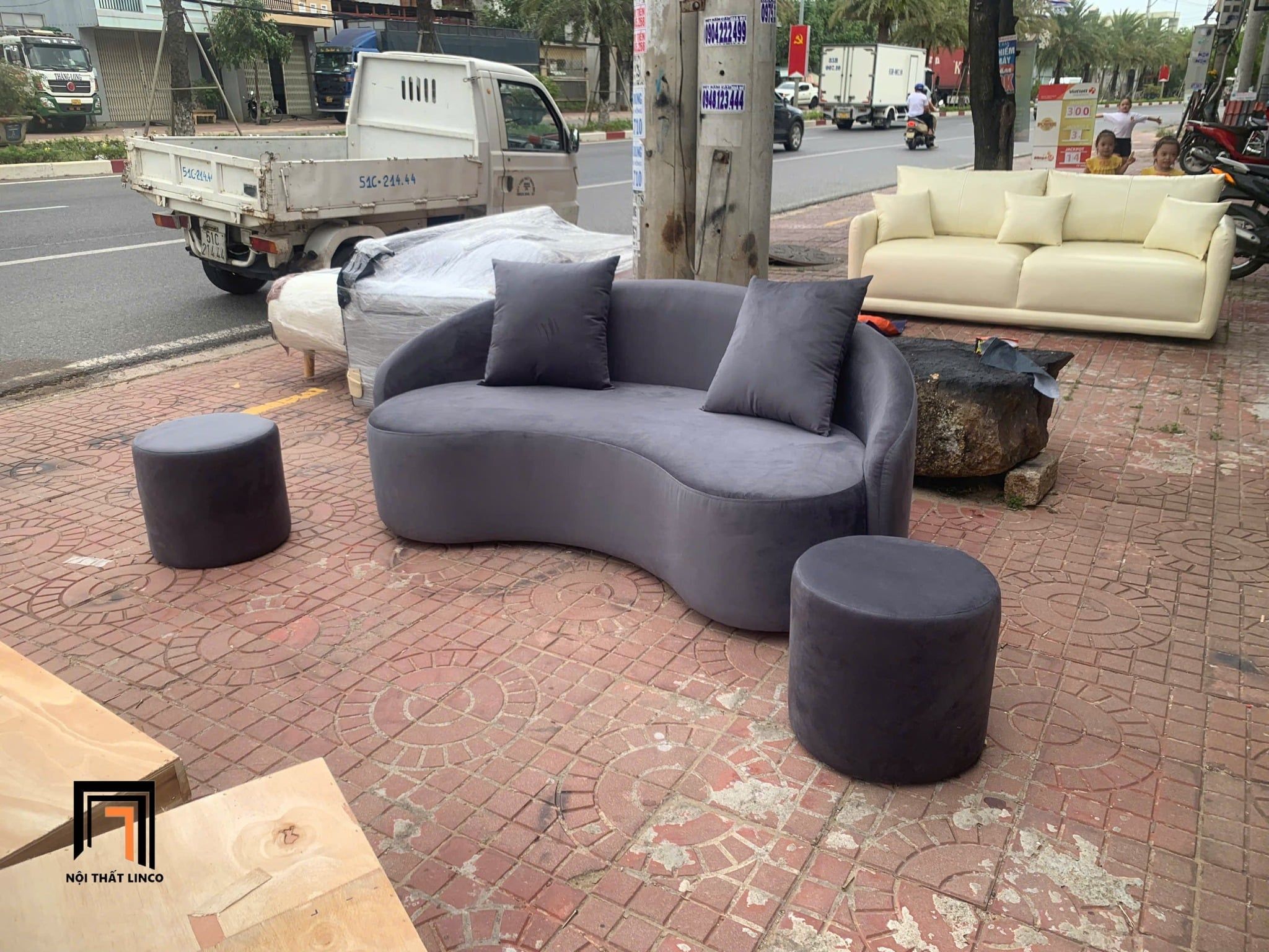  Ghế sofa băng cong giá rẻ BT226 Gloria vải nhung dài 1m8 