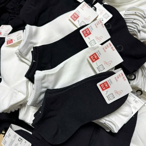 VỚ UNIQLO 1 SET 3 ĐÔI TRẮNG VÀ ĐEN