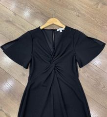 ĐẦM JOHN LEWIS ĐEN XOẮN EO