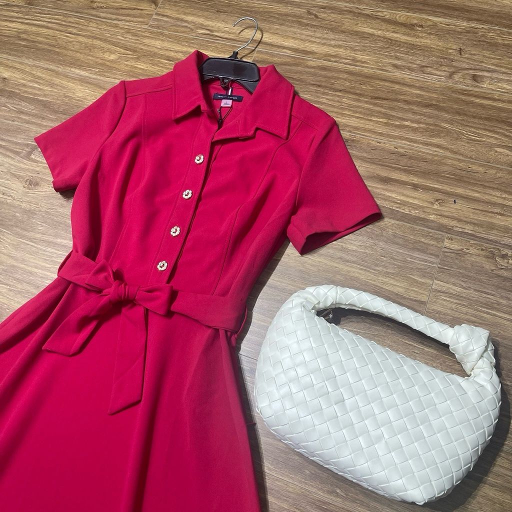 ĐẦM TOMMY 4 NÚT VÀNG