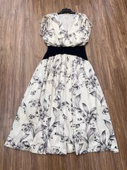 ĐẦM TAYLOR MAXI KEM HOA RÚT DÂY