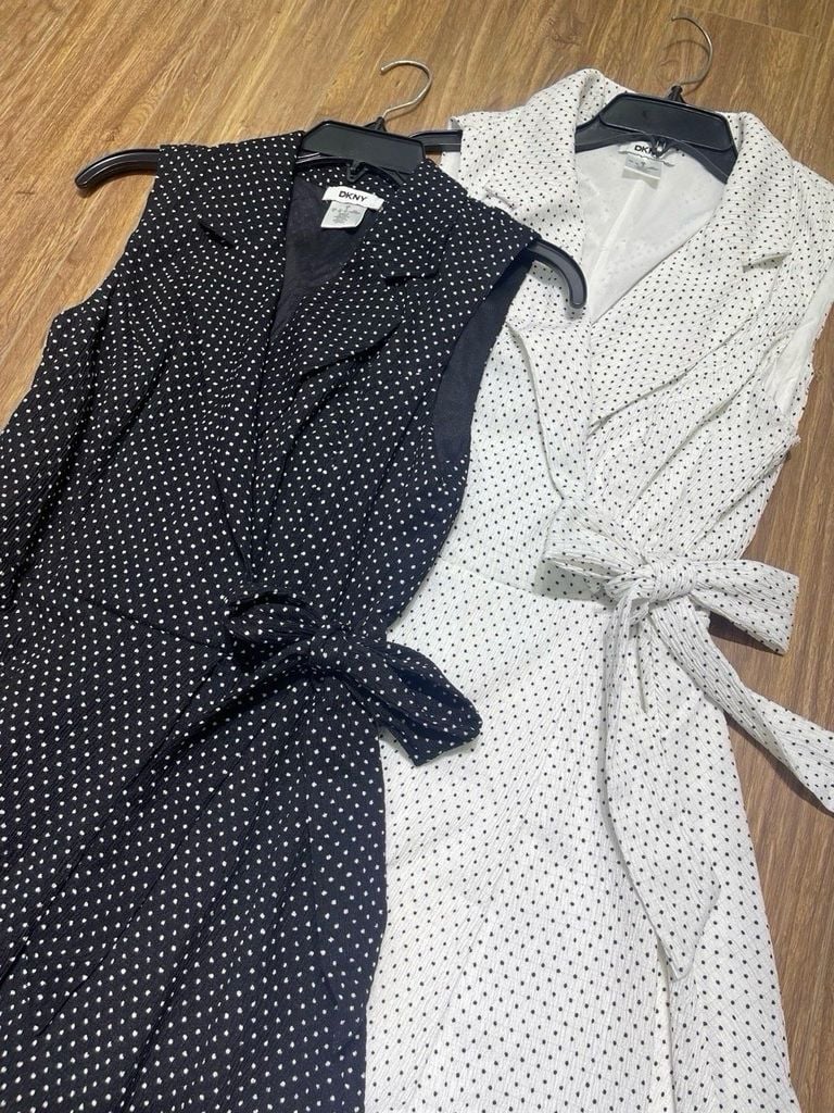 ĐẦM DKNY CHẤM BI CỔ VEST