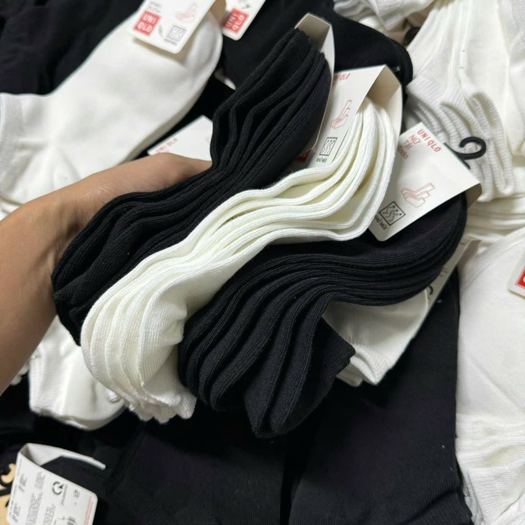 VỚ UNIQLO 1 SET 3 ĐÔI TRẮNG VÀ ĐEN
