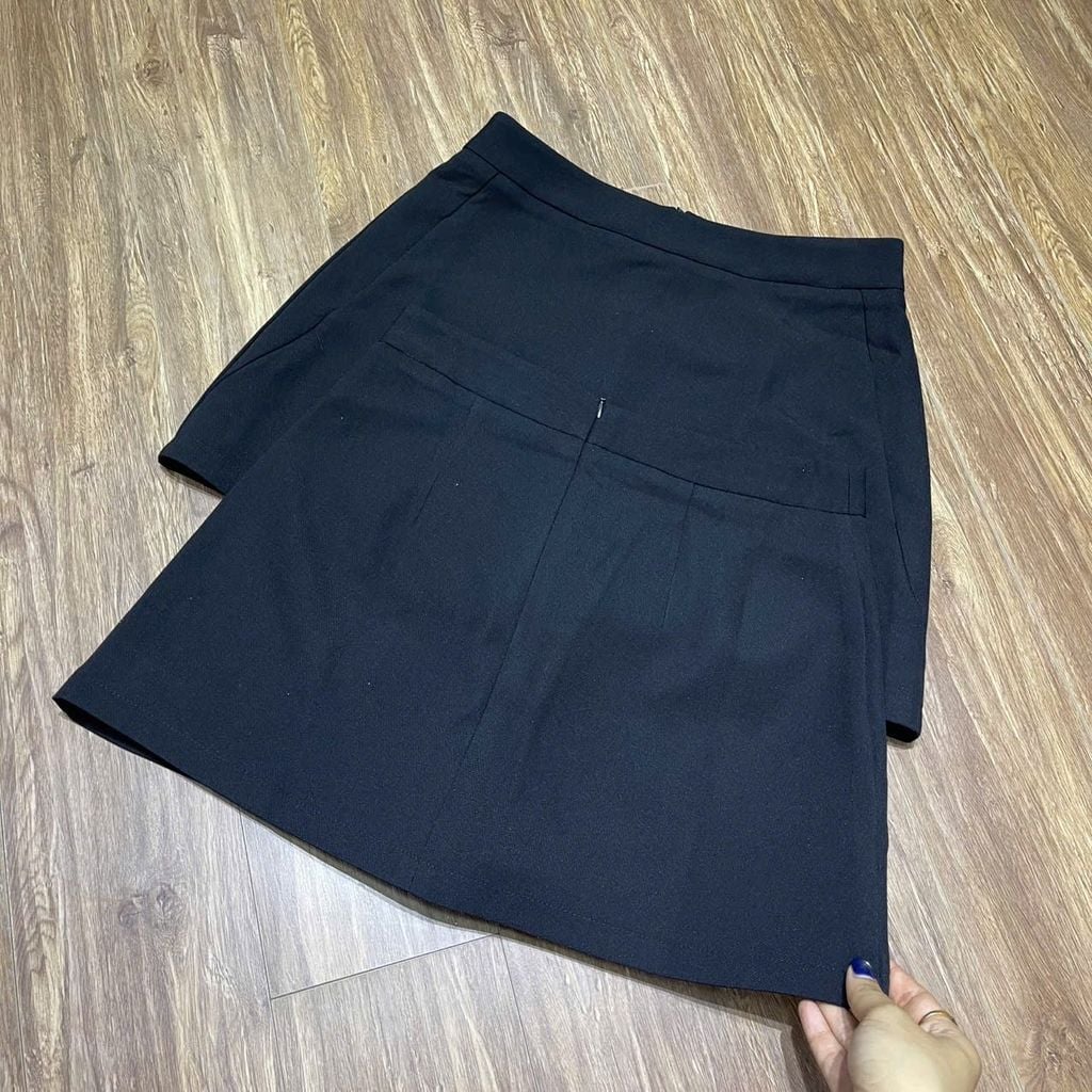 CHÂN VÁY VERO MODA ĐEN CÓ QUẦN