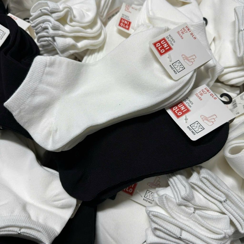 VỚ UNIQLO 1 SET 3 ĐÔI TRẮNG VÀ ĐEN