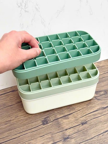 Hộp 2 Khay Đá Silicon Có Nắp Đậy & Khay Trữ Đá Mirai