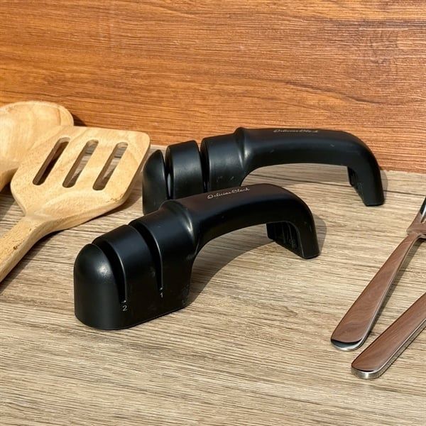 Dụng cụ mài dao 2 cấp độ cao cấp DELICIAS Black Nhật Bản