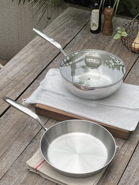 CHẢO INOX NGUYÊN KHỐI SÂU LÒNG TAY CẦM DÀI 5 LỚP CÓ NẮP KÍNH