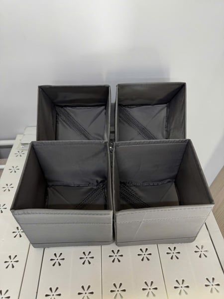 Set 4 hộp vuông nhỏ SKUBB màu xám