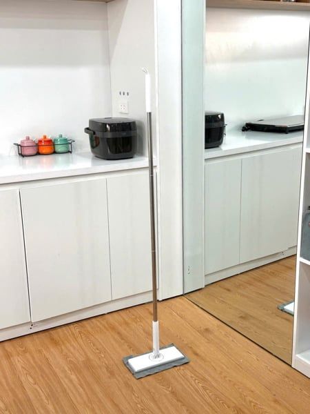 Cây lau nhà kẹp khăn đa năng xoay 360 độ Mirai (kèm 2 khăn lau Microfiber)