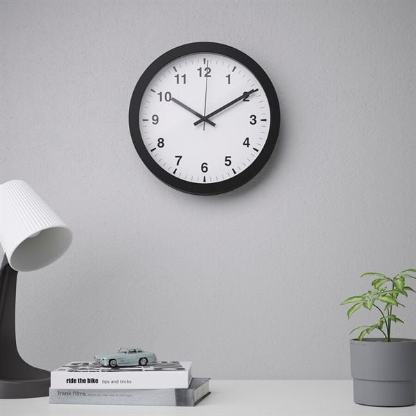 Đồng hồ treo tường kim trôi TJALLA IKEA VIỀN ĐEN 28cm