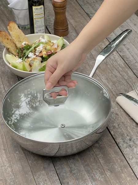 CHẢO INOX NGUYÊN KHỐI SÂU LÒNG TAY CẦM DÀI 5 LỚP CÓ NẮP KÍNH