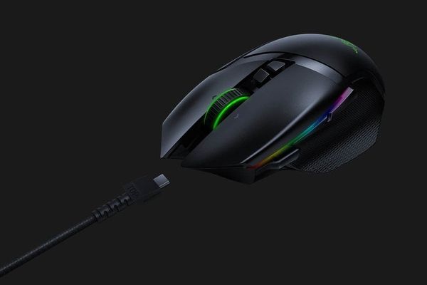 Chuột vi tính Razer Basilisk Ultimate with Charging Dock